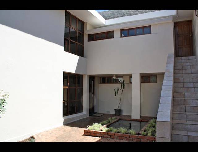 1 BEDROOM PROPERTY TO RENT IN HYDE PARK